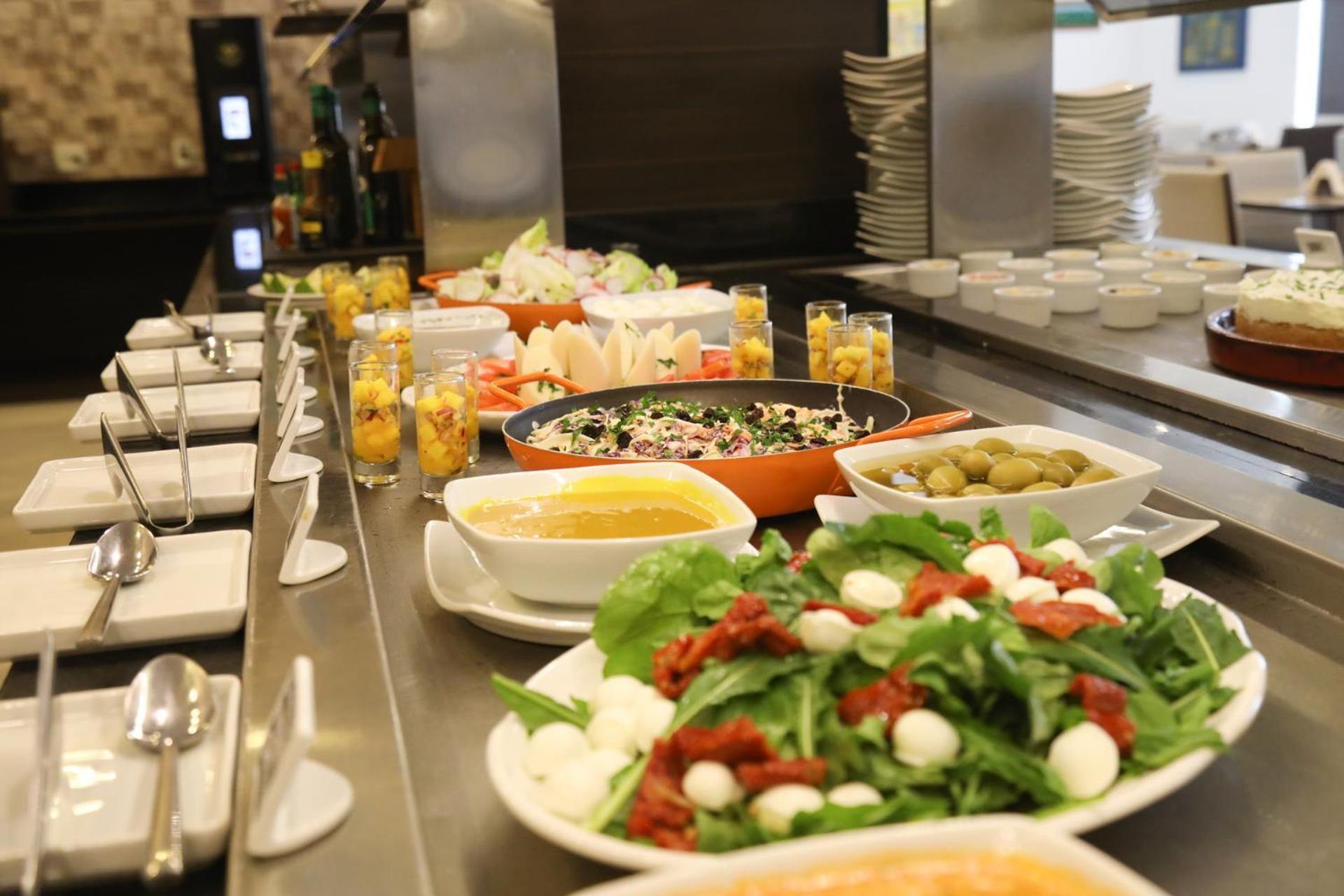 트립 바이 윈덤 리베이라오 프레토 호텔 리베이라오프레토 외부 사진 A salad bar