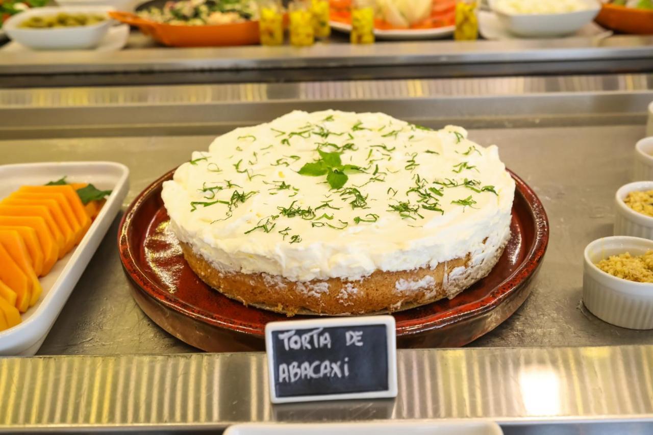 트립 바이 윈덤 리베이라오 프레토 호텔 리베이라오프레토 외부 사진 A cake made with abacaxi