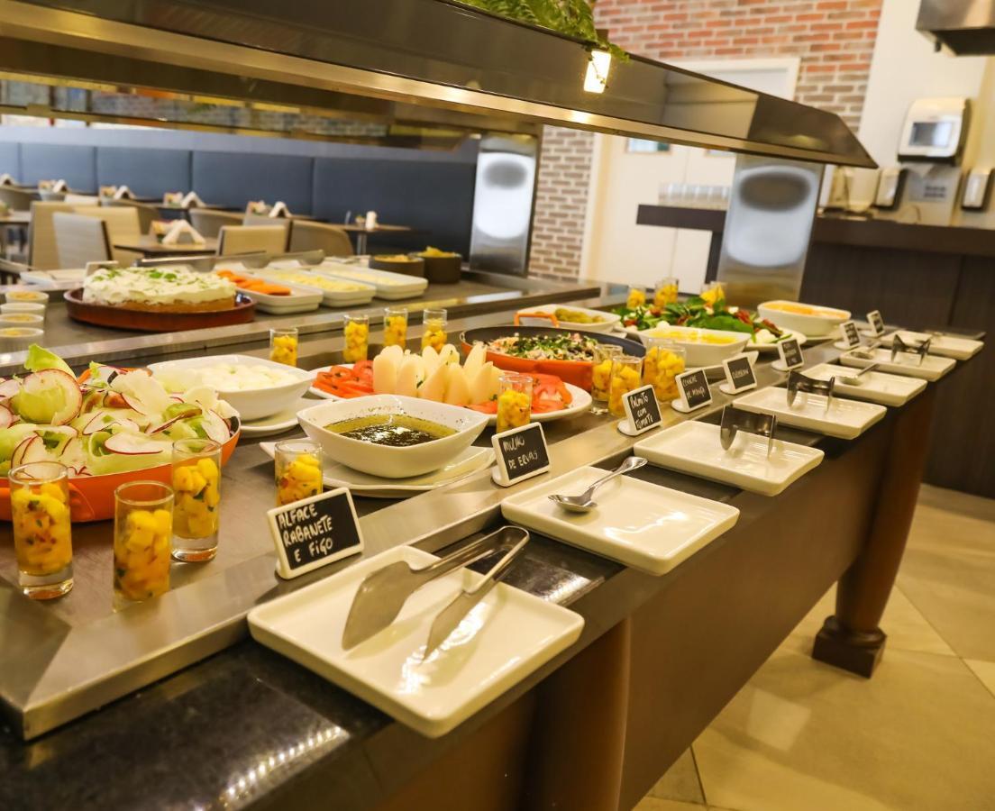 트립 바이 윈덤 리베이라오 프레토 호텔 리베이라오프레토 외부 사진 A salad bar