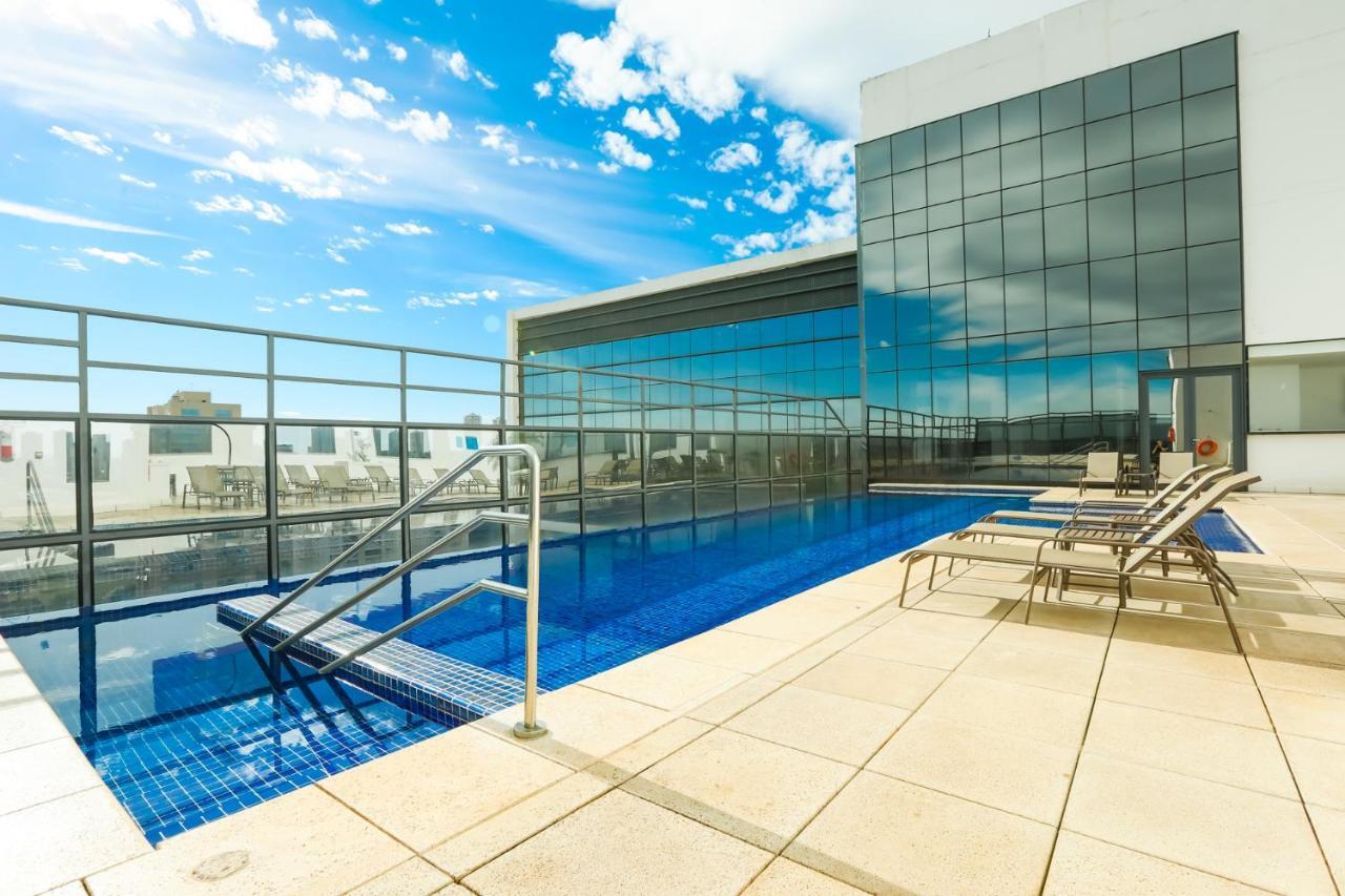 트립 바이 윈덤 리베이라오 프레토 호텔 리베이라오프레토 외부 사진 Rooftop pool at the hotel